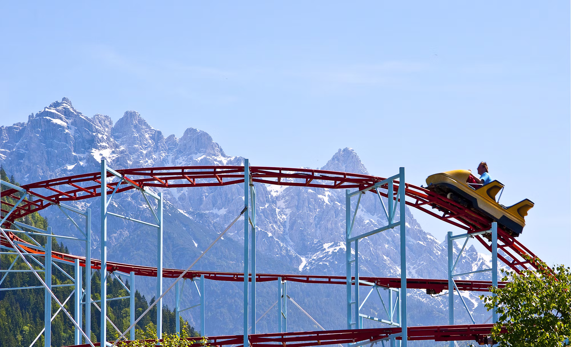 Exploring the Thrills of Modern Amusement Parks: A Guide for Adventurous Families